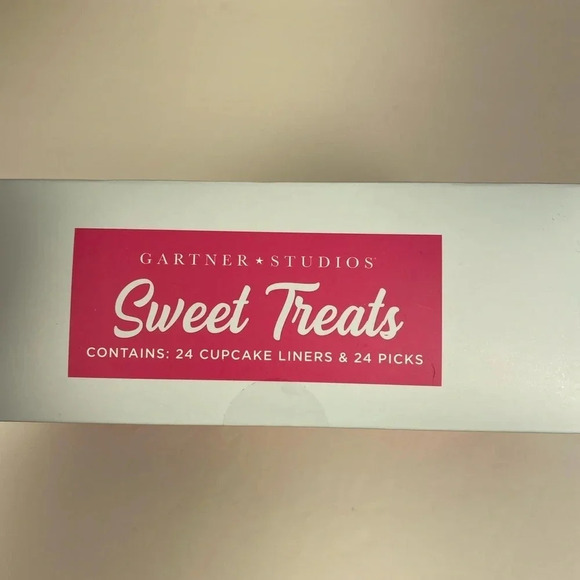 Gartner Studios Unicorn Cupcake Liners & Picks - Picture 4 of 5